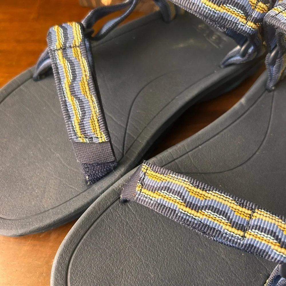 Teva Kids' Navy Sandals sz 3Y Euc